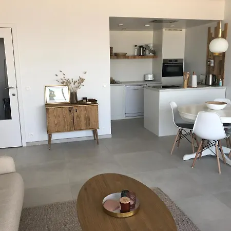 Apartment Panoramic Seaview With Free Private Garage