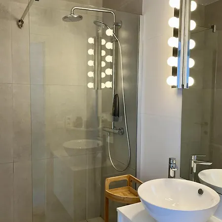 Panoramic Seaview With Free Private Garage Apartment *